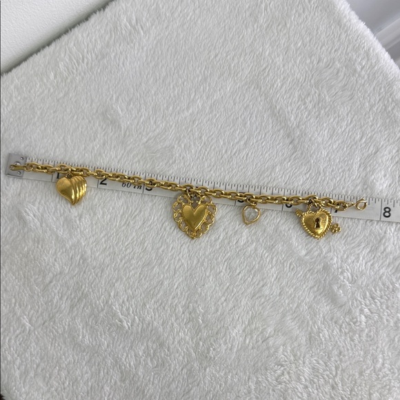 Avon Gold Heart Charm Bracelet - Picture 8 of 8